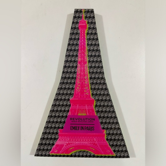 NWT Makeup Revolution X Emily in Paris 15 Piece Eyeshadow Gift Set Palette - Picture 3 of 6